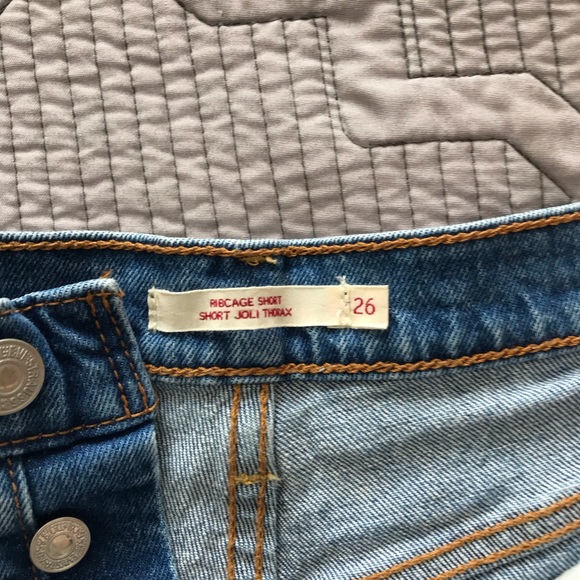 Levi’s jean shorts - Picture 3 of 3
